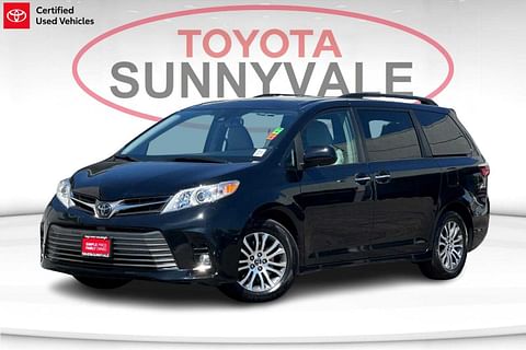 1 image of 2018 Toyota Sienna XLE