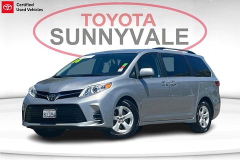 1 image of 2018 Toyota Sienna LE